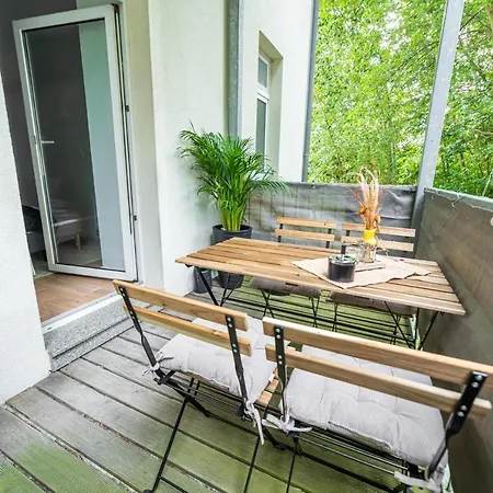 Fullhouse - - Leonardo - 3 Bedrooms & Balcony * Chemnitz