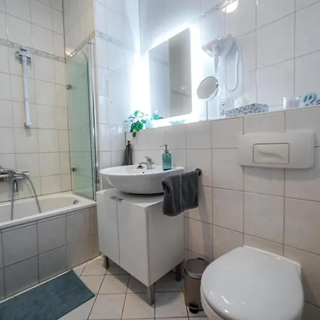 Apartment Fullhouse - - Leonardo - 3 Bedrooms & Balcony *