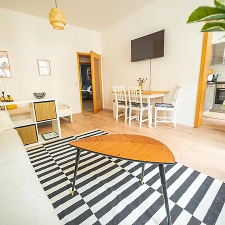 Apartment Fullhouse - - Leonardo - 3 Bedrooms & Balcony