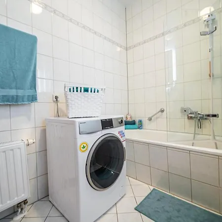 Fullhouse - - Leonardo - 3 Bedrooms & Balcony Apartment