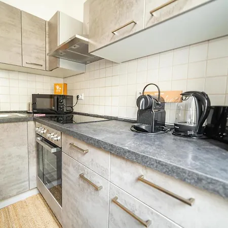 Apartment Fullhouse - - Leonardo - 3 Bedrooms & Balcony *