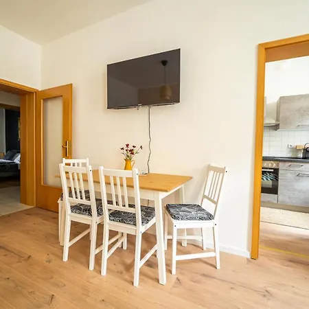 Апартаменты Fullhouse - - Leonardo - 3 Bedrooms & Balcony Хемниц