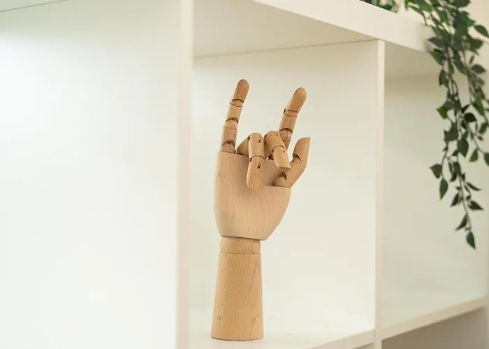 Fullhouse - - Leonardo - 3 Bedrooms & Balcony Apartment *