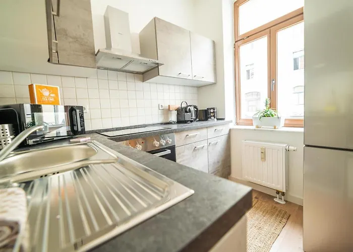 Apartment Fullhouse - - Leonardo - 3 Bedrooms & Balcony Chemnitz