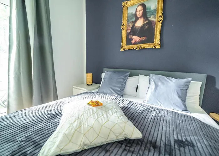 Apartment Fullhouse - - Leonardo - 3 Bedrooms & Balcony Chemnitz